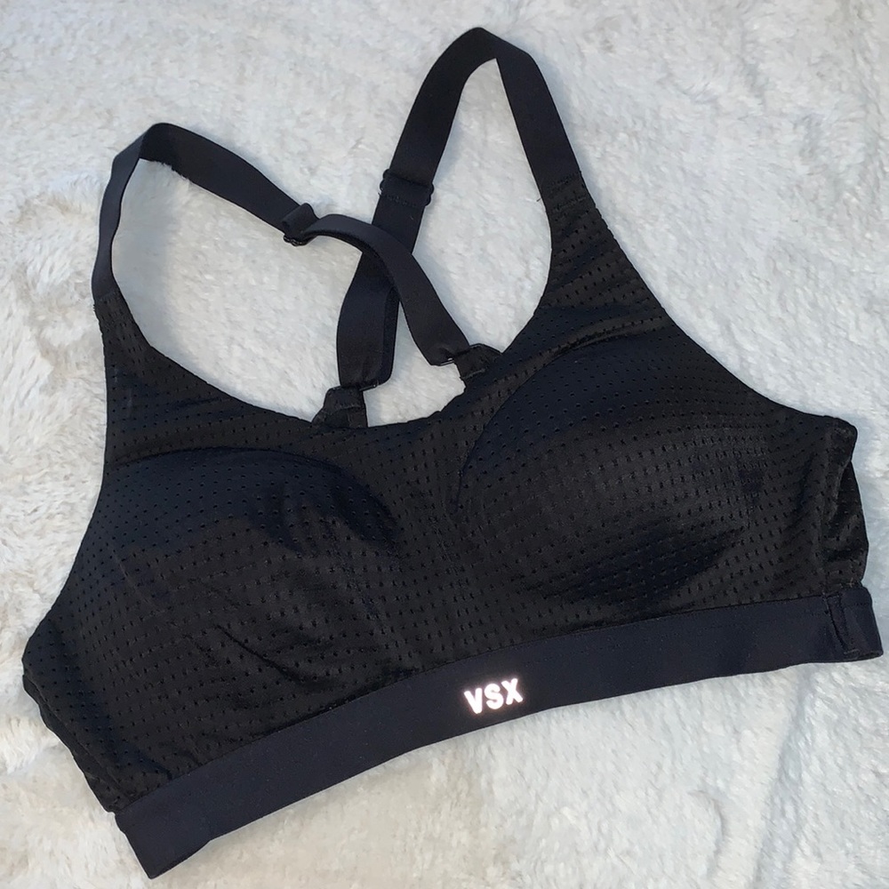 32B Victoria’s Secret VSX Sport lightly lined wireless sports bra
